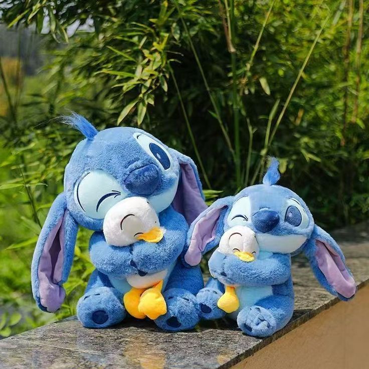 Fluffies™ Stitch Hugging Duck
